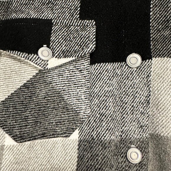 PLAID SHACKET - Women's Medium‎ - Black and White Plaid - Heavy Weight Flannel - Picture 7 of 7